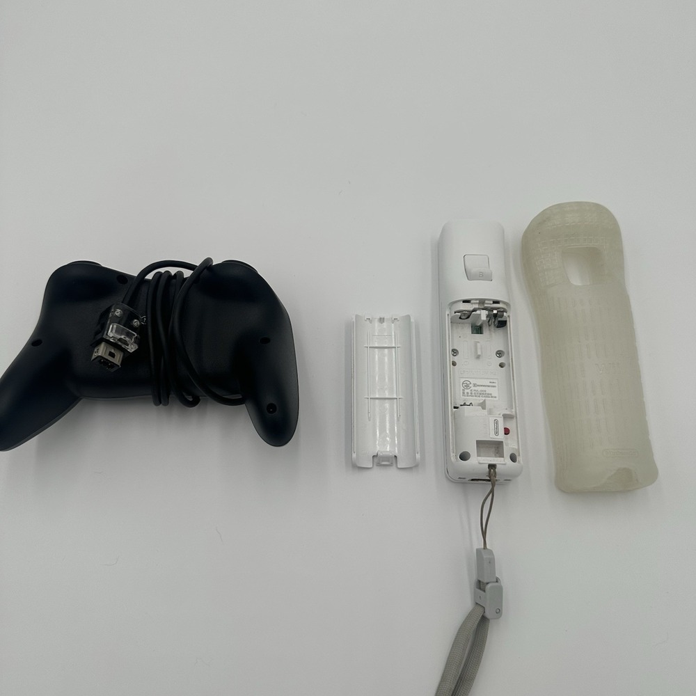 Nintendo Wii Console Bundle - 8 Games - 2 Controllers - Accessories RLV-001 - Picture 8 of 11